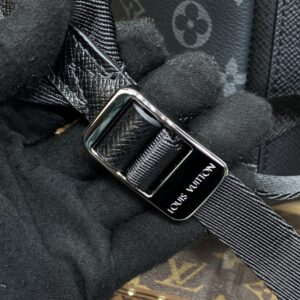 Replica Louis Vuitton Discovery Backpack Black - authentic-look luxury purse replica