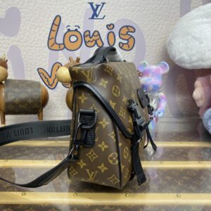 Replica Louis Vuitton Trail Messenger Bag - top-tier luxury replica shoulder bag