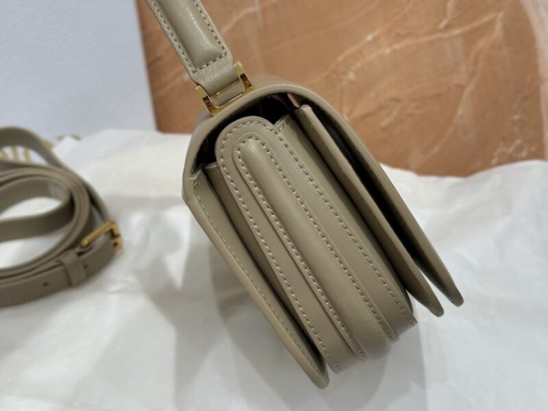 Replica Dior 30 Montaigne Avenue Top Handle Brown - high-end fake designer purse