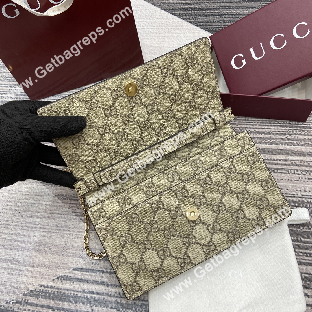 Gucci-838151-GG-Emblem-wallet-on-chain.jpg
