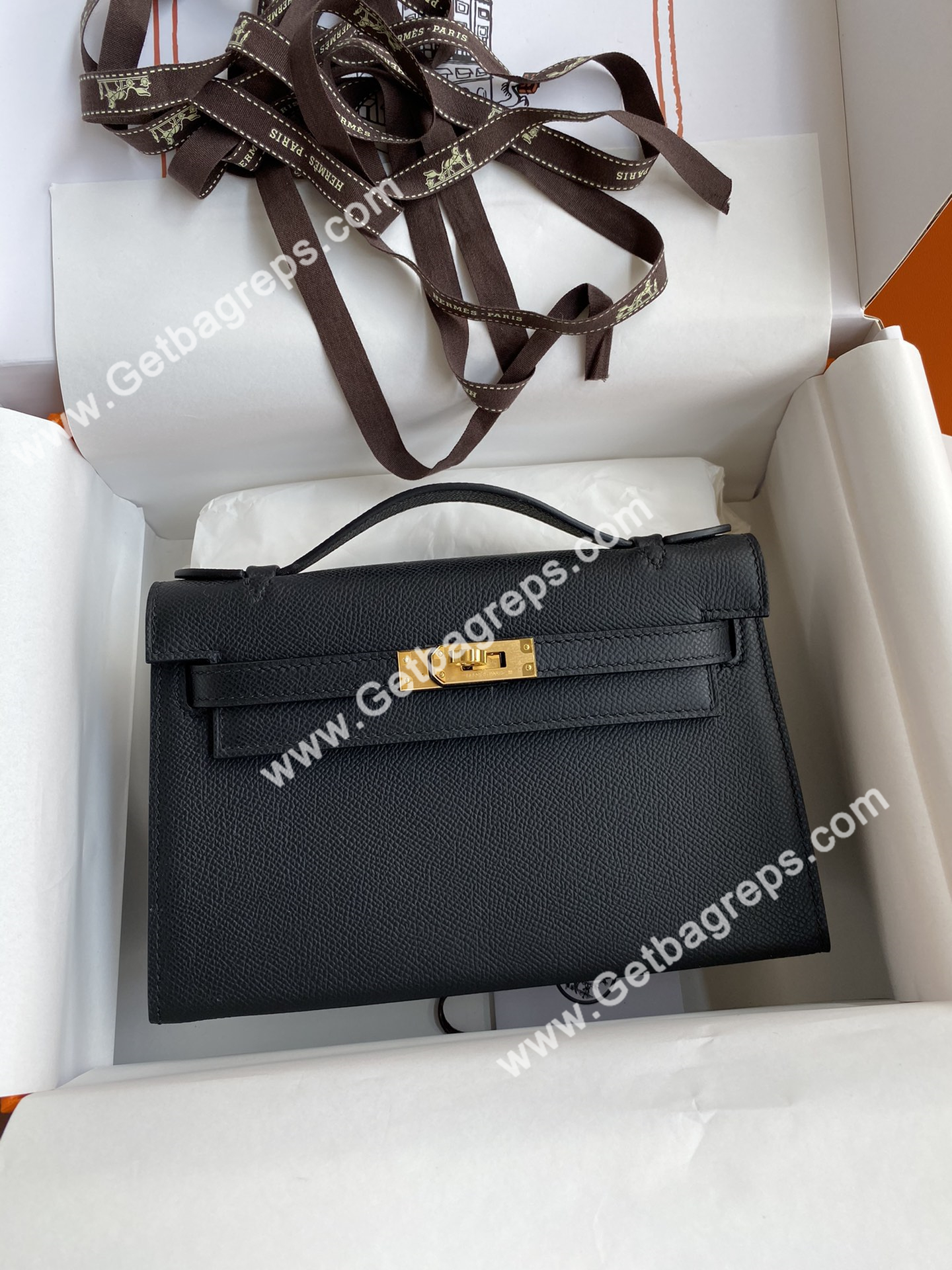 Kelly-22cm-Epsom-Black-With-Gold.jpg
