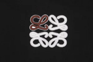 L Khaki Color-Block Floral Logo Embroidered T-Shirt16.jpeg