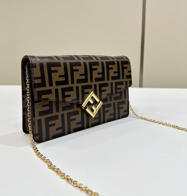 Replica Fendi Baguette Wallet on Chain - authentic-look luxury purse replica
