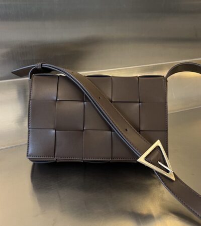 Replica Bottega Veneta Cassette 2.0 Dark Brown - realistic designer-inspired fake bag