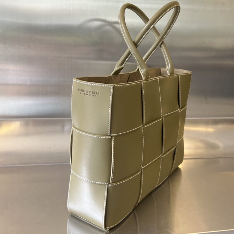 Replica Bottega Veneta Arco Tote - ultra-realistic fake designer tote