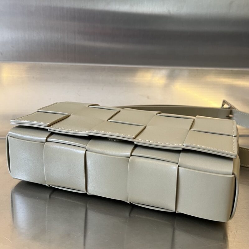 Replica Bottega Veneta Cassette 2.0 Beige - premium 1:1 fake handbag model