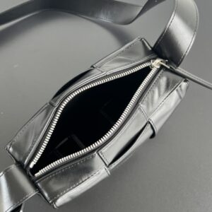 Replica Bottega Veneta Arco Camera Bag - authentic-look luxury purse replica