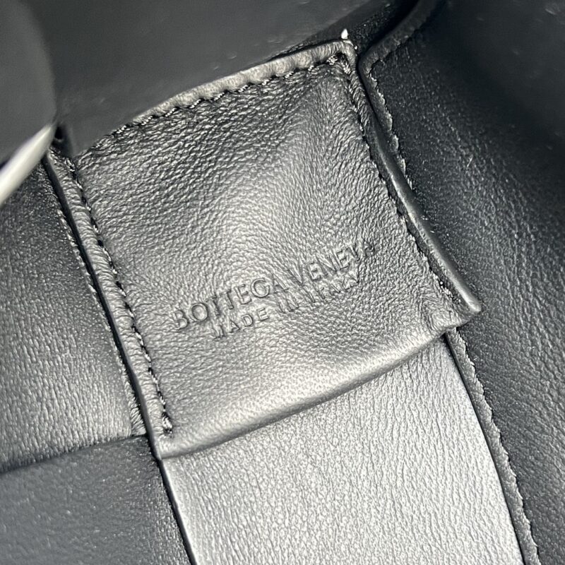 Replica Bottega Veneta Cassette 2.0 Black - premium 1:1 fake handbag model
