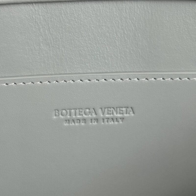 Replica Bottega Veneta Clutch 2.0 - ultra-realistic fake designer tote