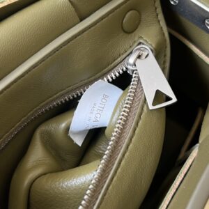 Replica Bottega Veneta Cassette With Versatile Strap - near-authentic luxury replica handbag