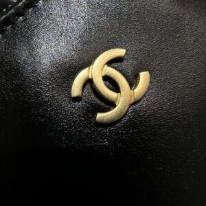 Replica CHANEL 22 Medium Handbag Black - ultra-realistic fake designer tote