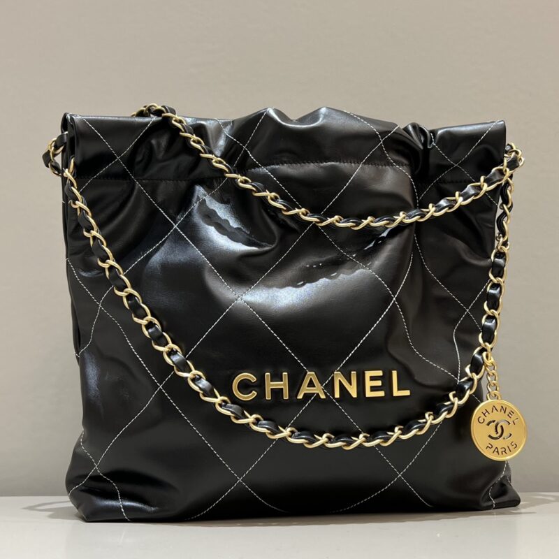 Replica CHANEL 22 Medium Handbag Black - realistic designer-inspired fake bag