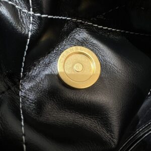 Replica CHANEL 22 Medium Handbag Black - realistic designer-inspired fake bag