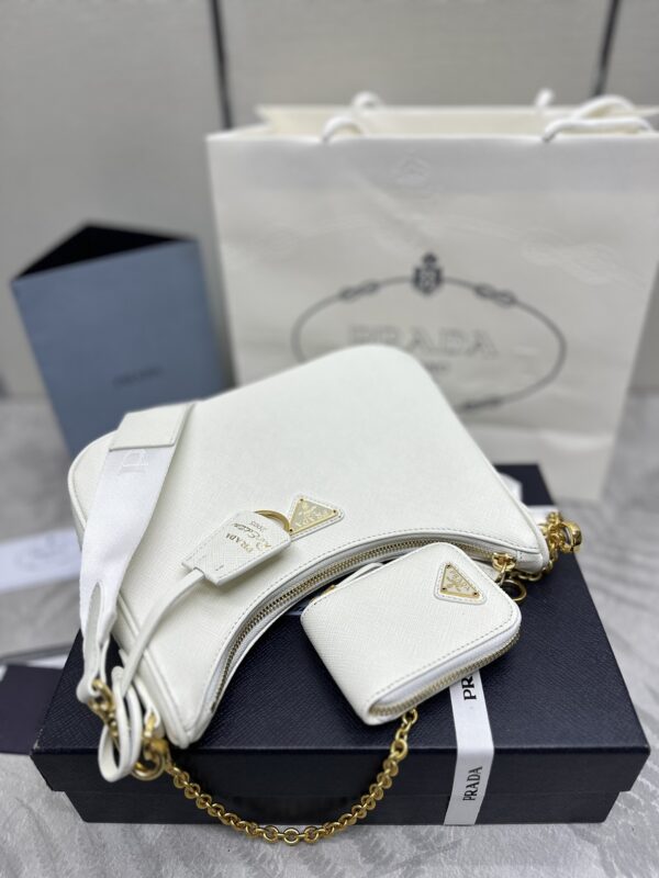Replica Prada Re-Edition White 2005 - ultra-realistic fake designer tote