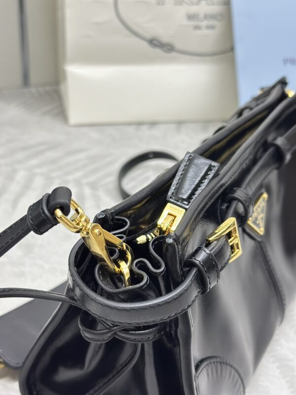 Replica Prada Leather Handbag Black - authentic-look luxury purse replica
