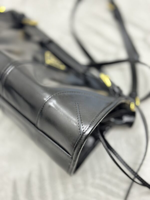 Replica Prada Leather Handbag Black - near-authentic luxury replica handbag