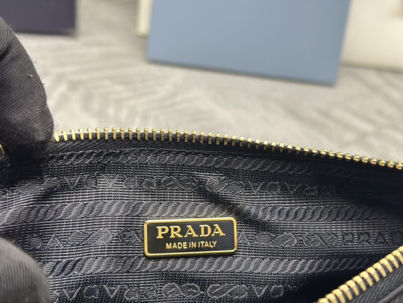 Replica Prada Re-Edition 2002 Nylon - premium-grade designer purse dupe