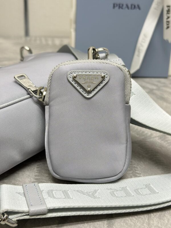 Replica Prada Re-Edition Nylon 2005 Blue - authentic-look luxury purse replica