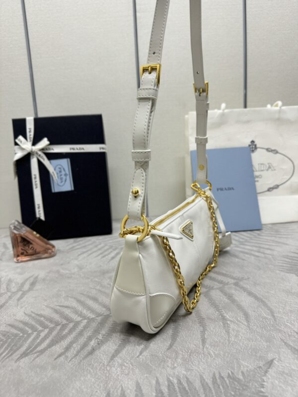 Replica Prada Re-Edition 2002 White - high-accuracy replica luxury purse