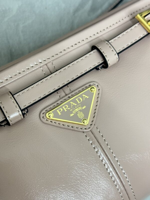 Replica Prada Pink Leather Handbag - ultra-realistic fake designer tote