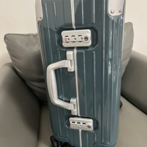 Replica Rimowa Hybrid Suitcase - realistic designer-inspired fake bag