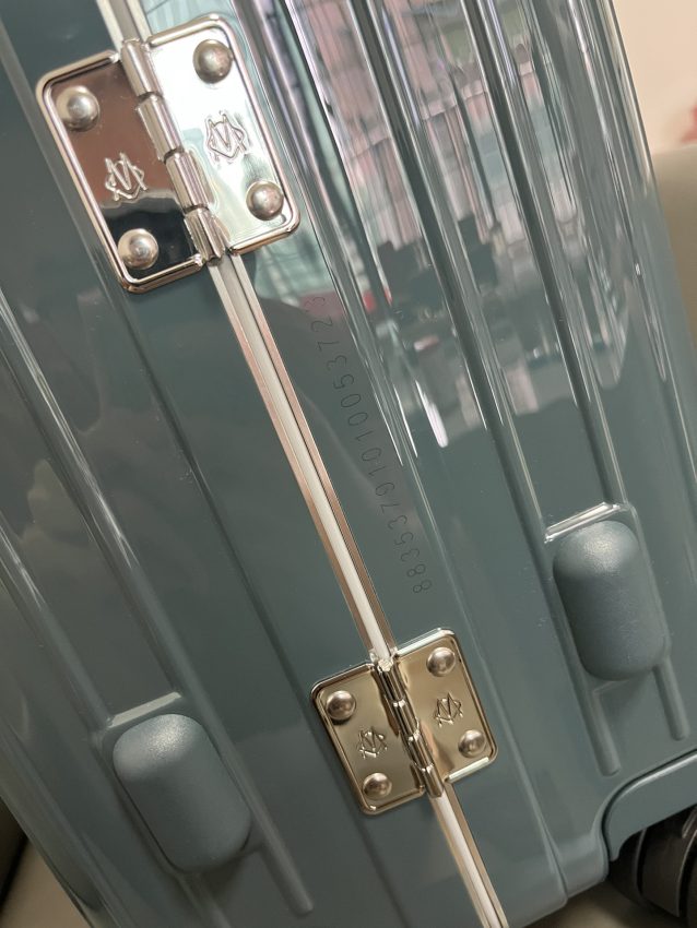 Replica Rimowa Hybrid Suitcase - ultra-realistic fake designer tote