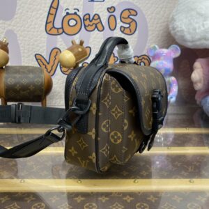 Replica Louis Vuitton Quest Messenger - authentic-look luxury purse replica