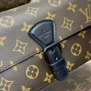 Replica Louis Vuitton Montsouris Wearable Wallet - ultra-realistic fake designer tote