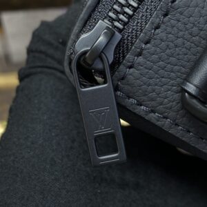 Replica Louis Vuitton Pilot Wearable Wallet Black - top-tier luxury replica shoulder bag