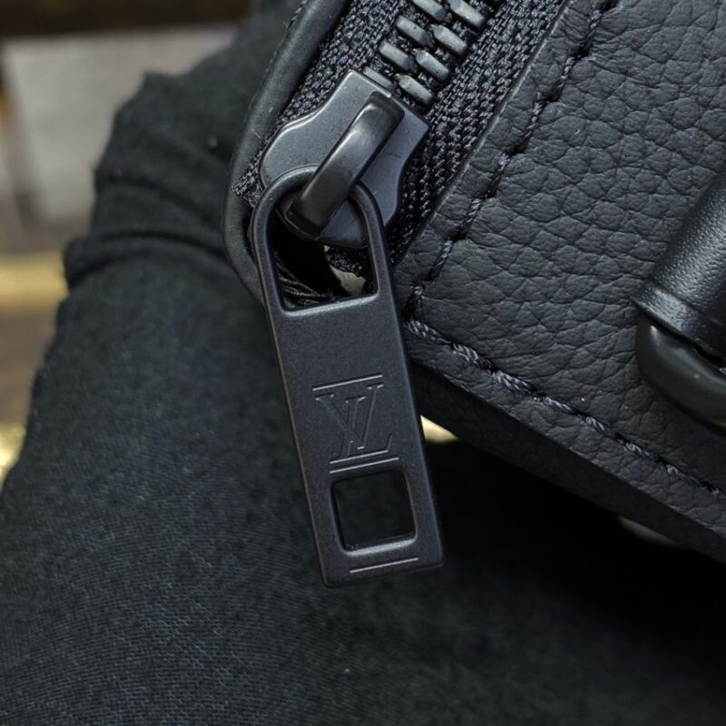 Replica Louis Vuitton Pilot Wearable Wallet Black - top-tier luxury replica shoulder bag