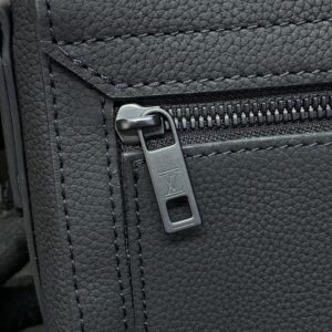 Replica Louis Vuitton Takeoff Messenger Black - best-selling designer handbag dupe