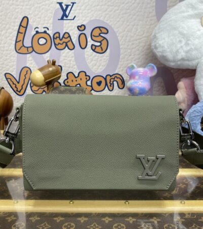 Replica Louis Vuitton Takeoff Messenger - ultra-realistic fake designer tote
