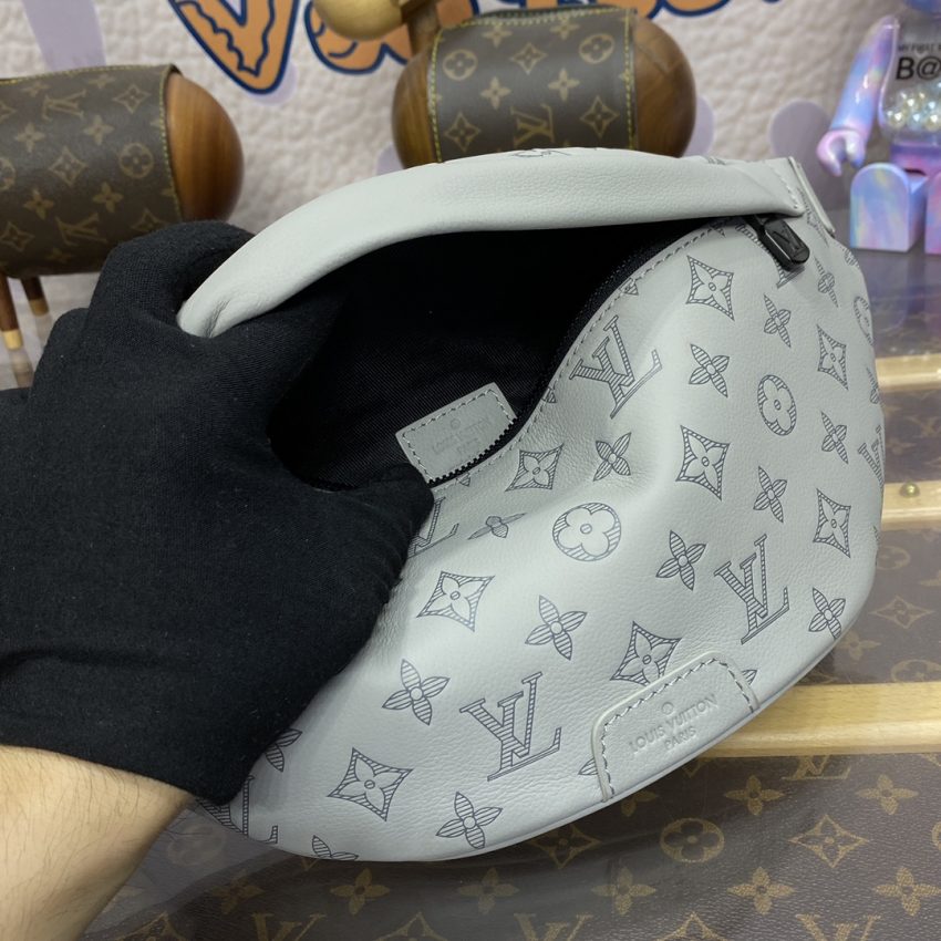 Replica Louis Vuitton Bumbag Discovery Grey - top-tier luxury replica shoulder bag