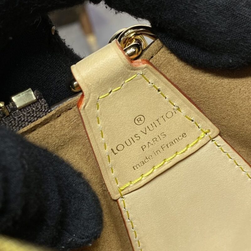 Replica Louis Vuitton Tirette - realistic designer-inspired fake bag