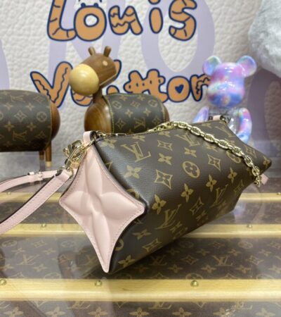 Replica Louis Vuitton Bloom Pouch - ultra-realistic fake designer tote