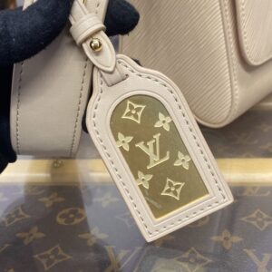 Replica Louis Vuitton Twist Golden - realistic designer-inspired fake bag