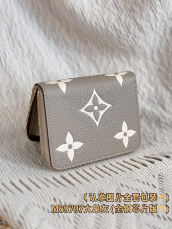 Replica Louis Vuitton Zipper Coin Purse Beige - best-selling designer handbag dupe
