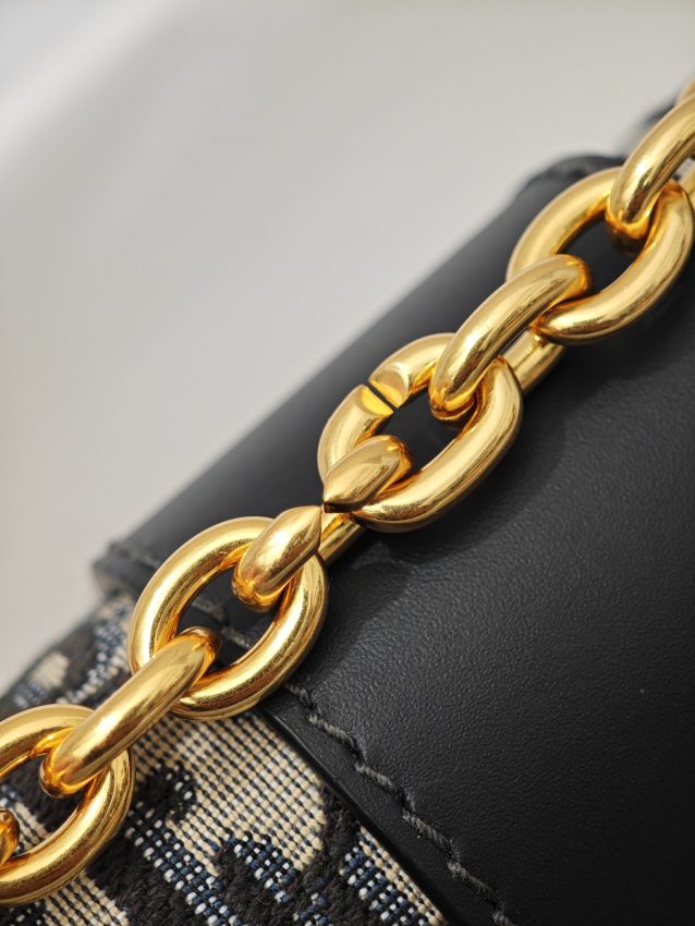 Replica Dior 30 Montaigne On Chain - best-selling designer handbag dupe