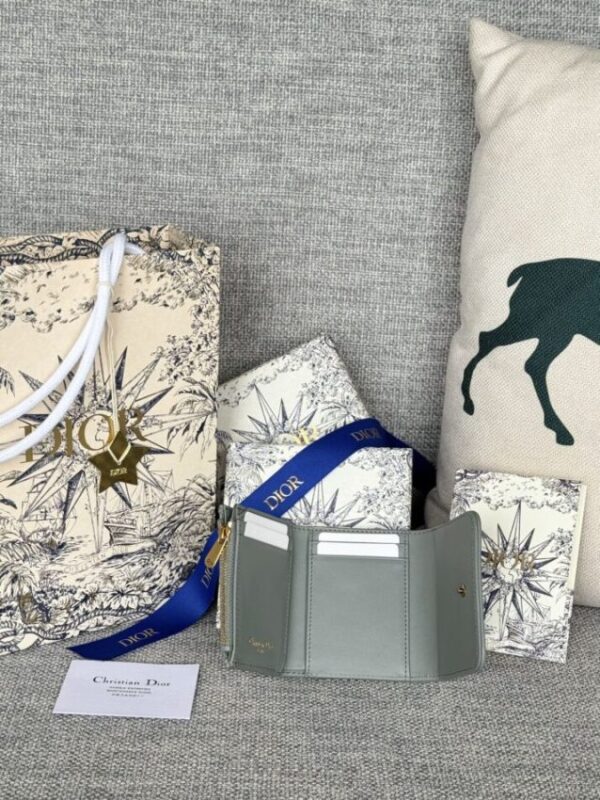 Replica Dior 30 Montaigne Wallet - best-selling designer handbag dupe