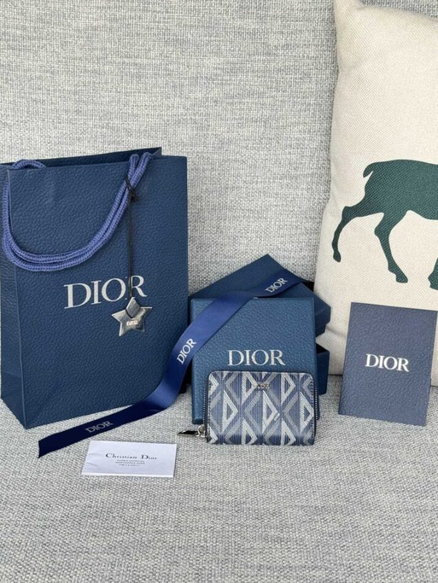 Replica Dior Coin Purse - ultra-realistic fake designer tote