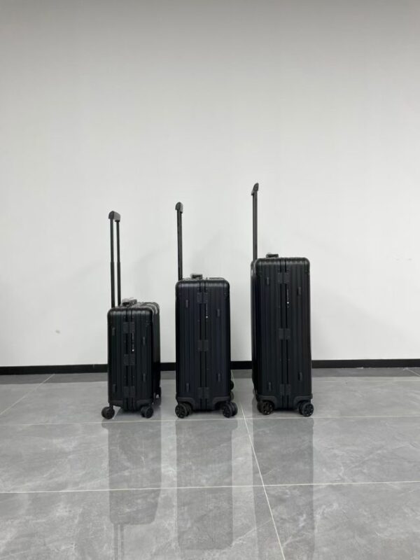 Replica Rimowa Original Suitcase Black - ultra-realistic fake designer tote