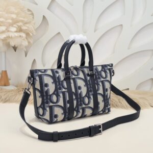 Replica Dior Weekender 25 - high-quality designer bag clone