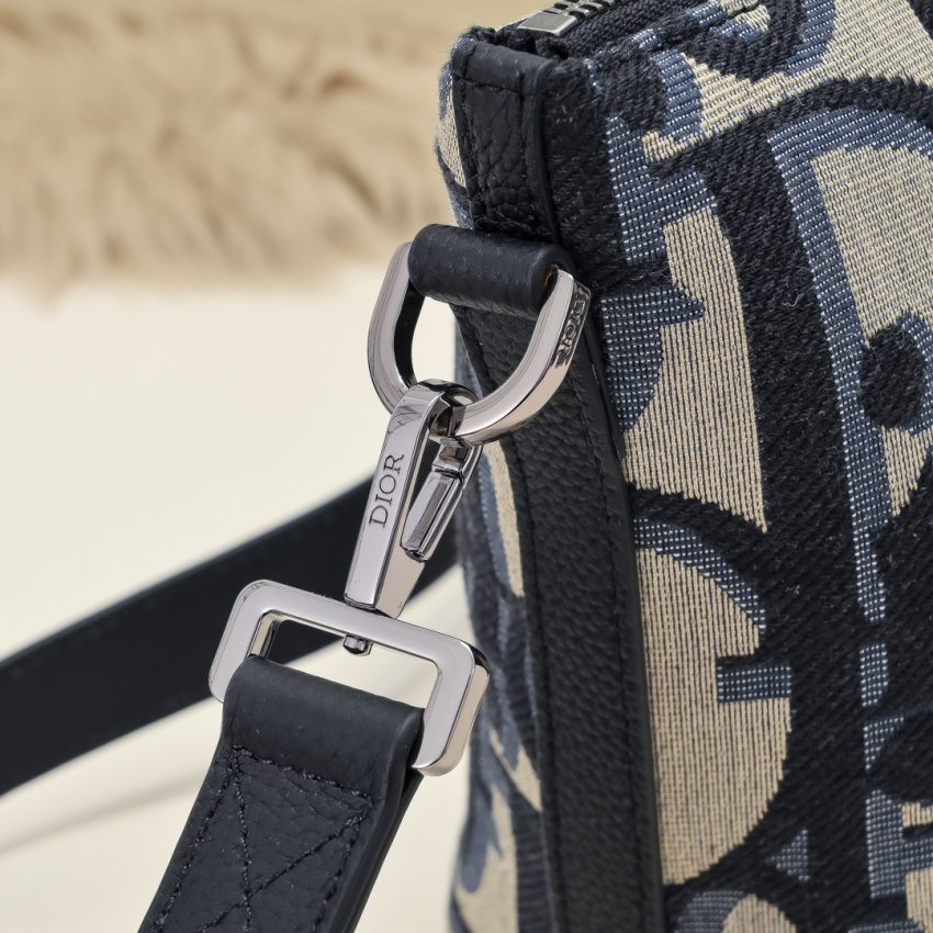 Replica Dior Weekender 25 - high-quality designer bag clone