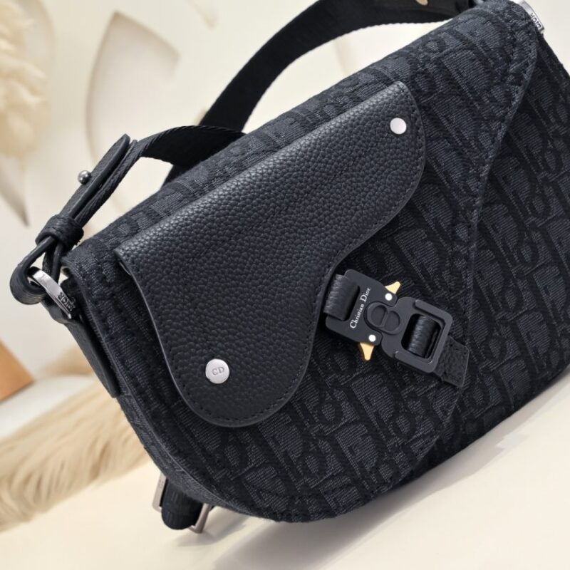 Replica Dior Saddle Messenger Black Classic - ultra-realistic fake designer tote