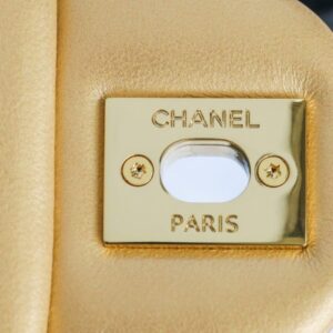 Replica CHANEL Classic Flap Handle - authentic-look luxury purse replica
