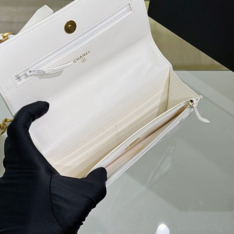 Replica CHANEL 19 Wallet on Chain White - best quality luxury bag dupe