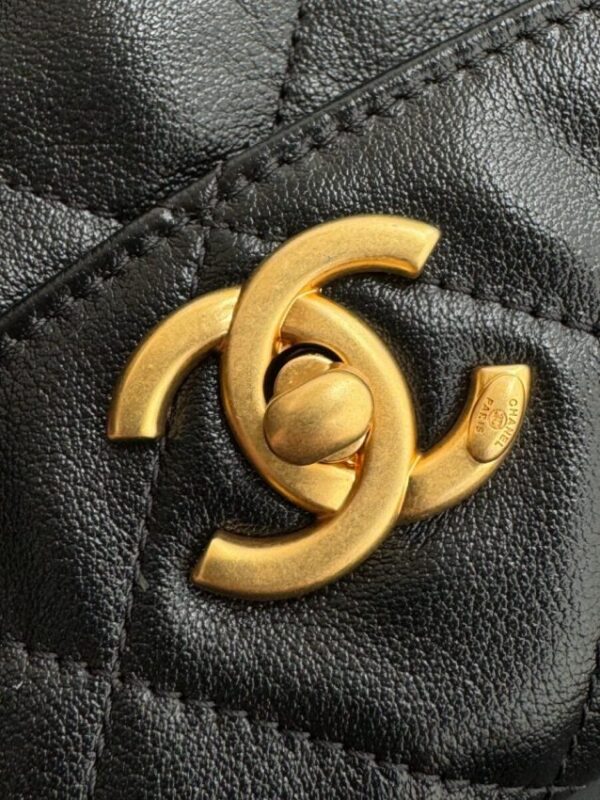 Replica CHANEL 24p Postman Bag Small Black - realistic designer-inspired fake bag