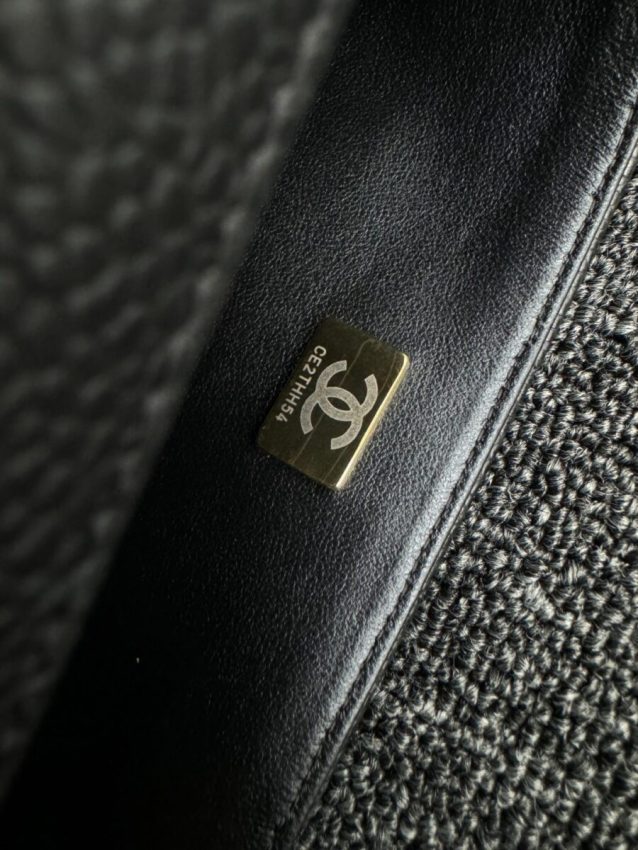 Replica CHANEL Classic Flap 20cm Black Caviar - premium 1:1 fake handbag model