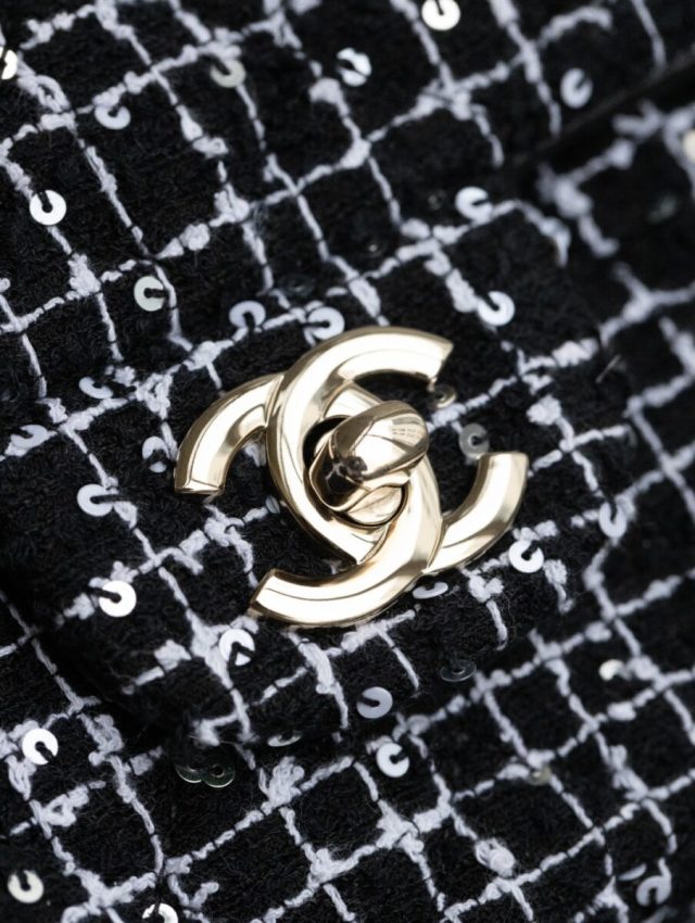 Replica CHANEL 24p Tweed Black and White - top-tier luxury replica shoulder bag