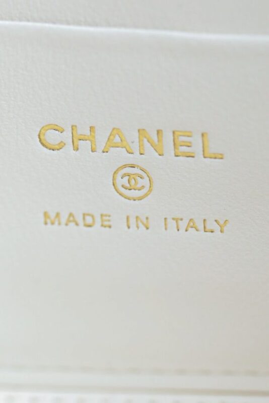 Replica CHANEL 24s Pearl Handle Box White - best-selling designer handbag dupe